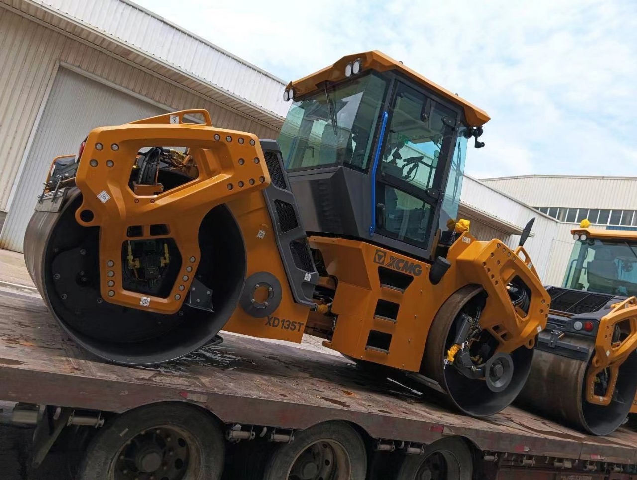 Каток асфальтовый XCMG XD135Т