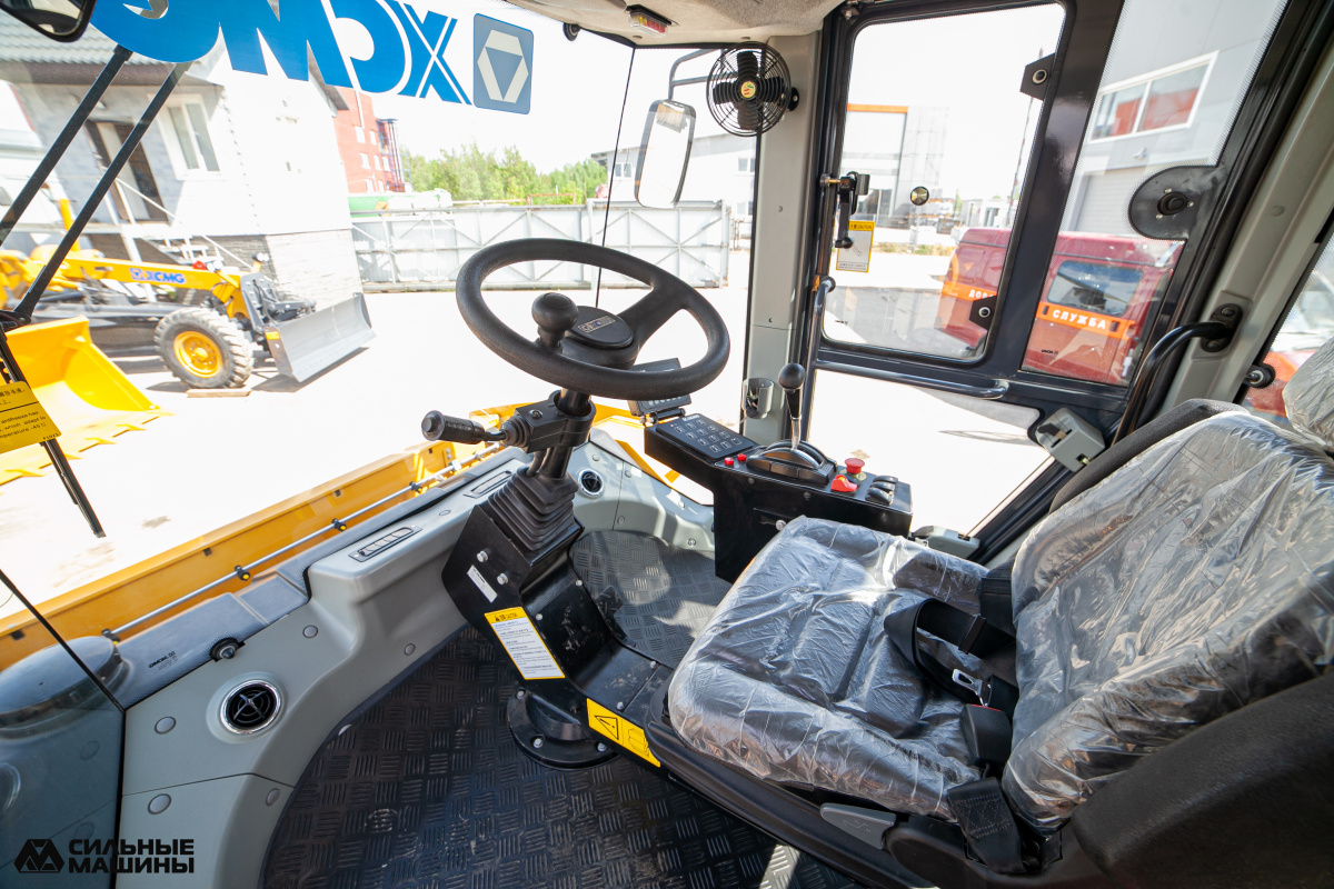 Каток асфальтовый XCMG XD123