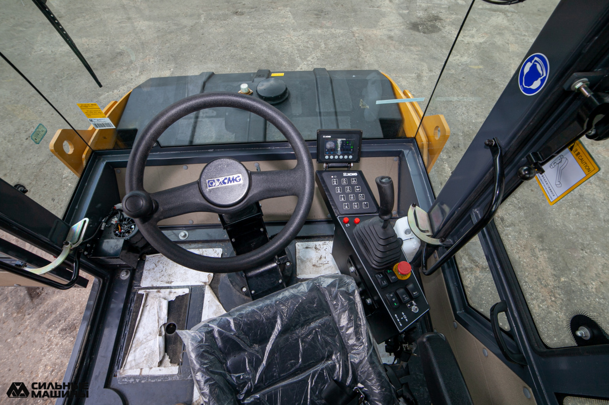 Каток асфальтовый XCMG XD83