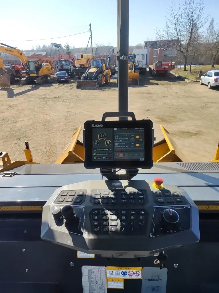 Техника для строительства асфальтовых дорог XCMG RP905S отгружена заказчику
