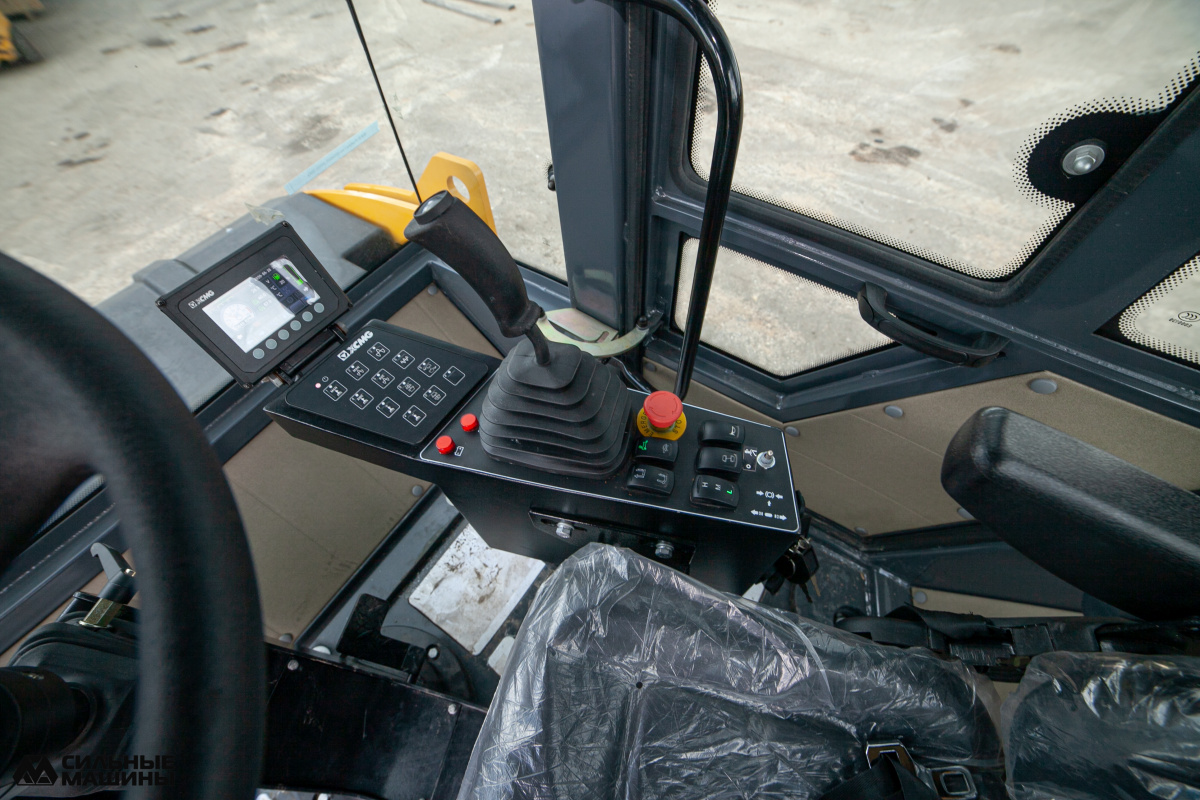 Каток асфальтовый XCMG XD83