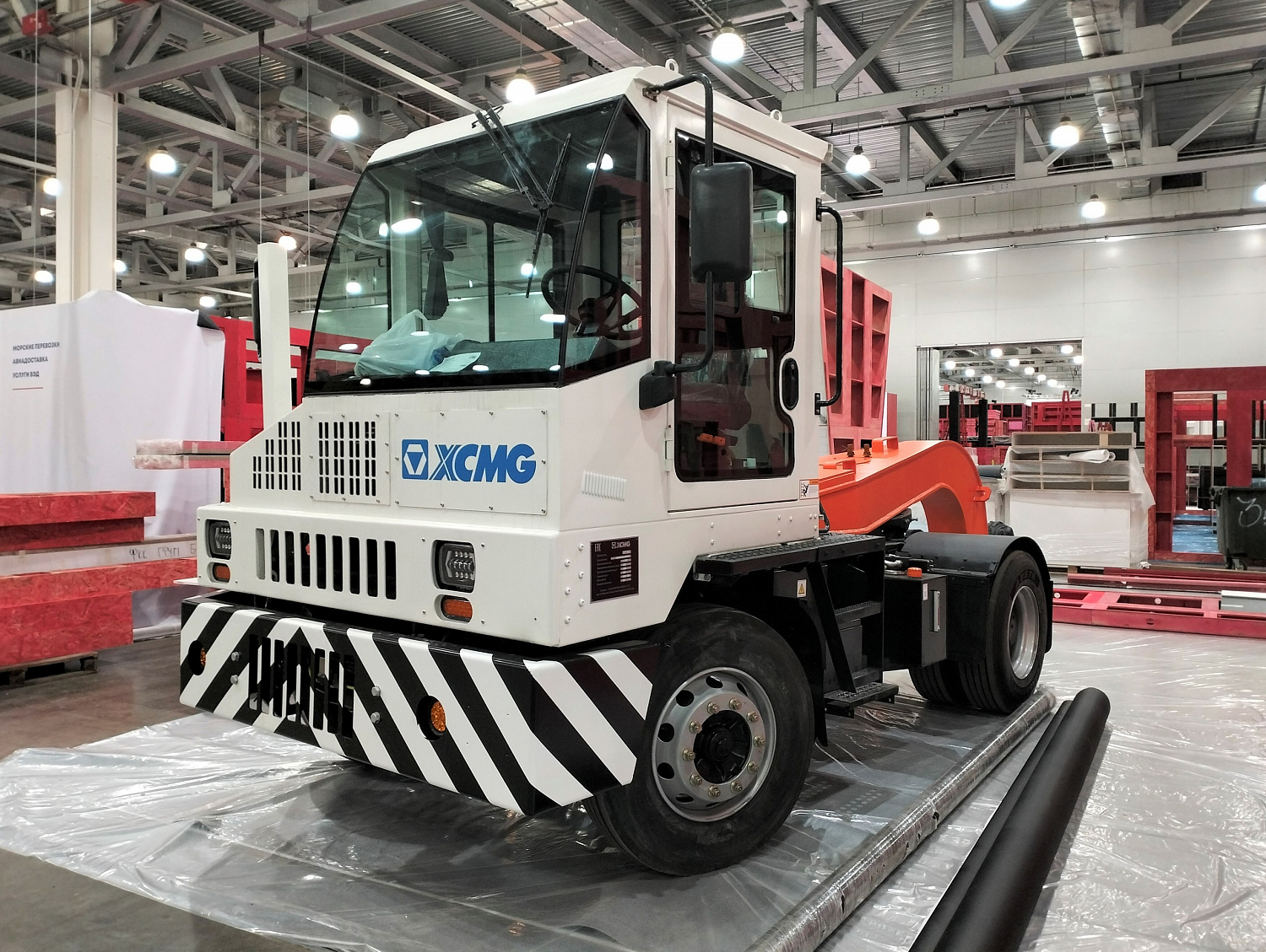 Портовый электрический тягач XCMG XPT70E