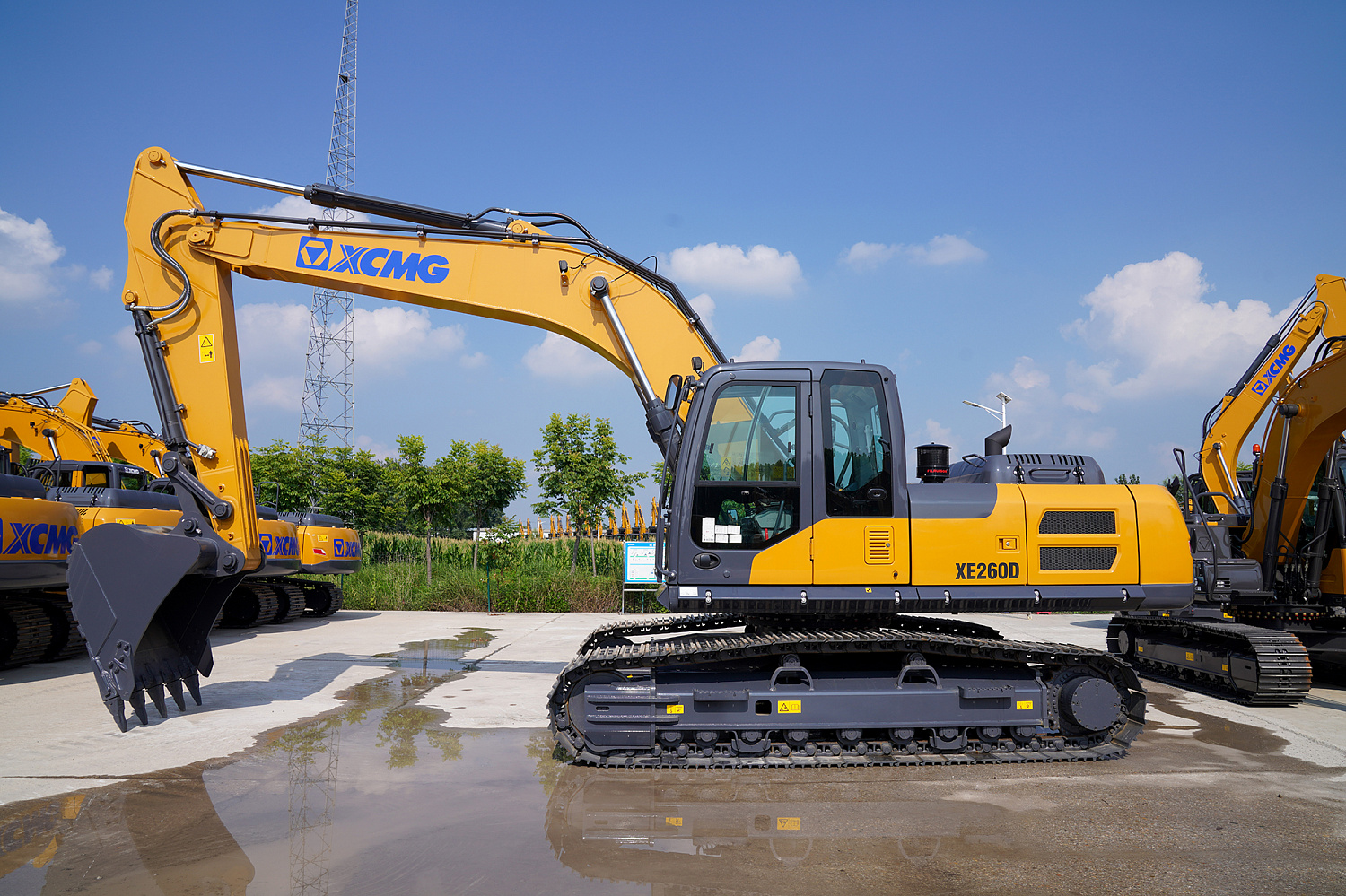 Гусеничный экскаватор XCMG XE260D