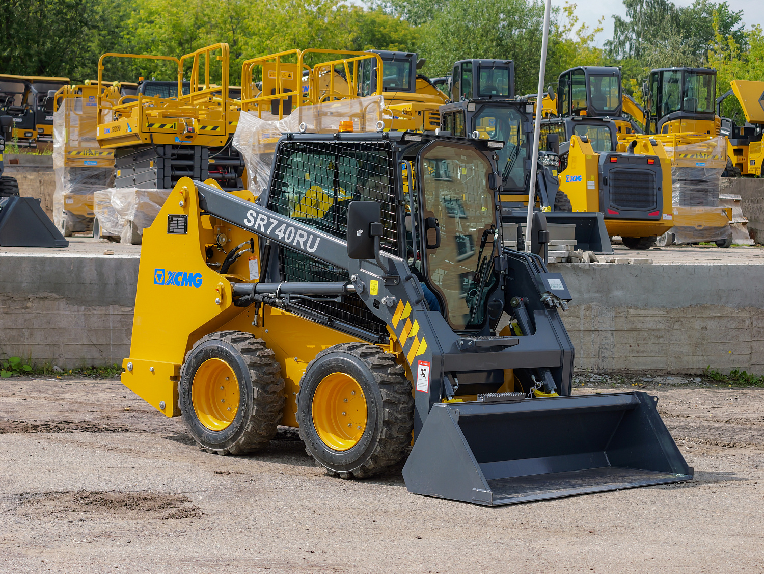 Мини-погрузчик XCMG SR740RU
