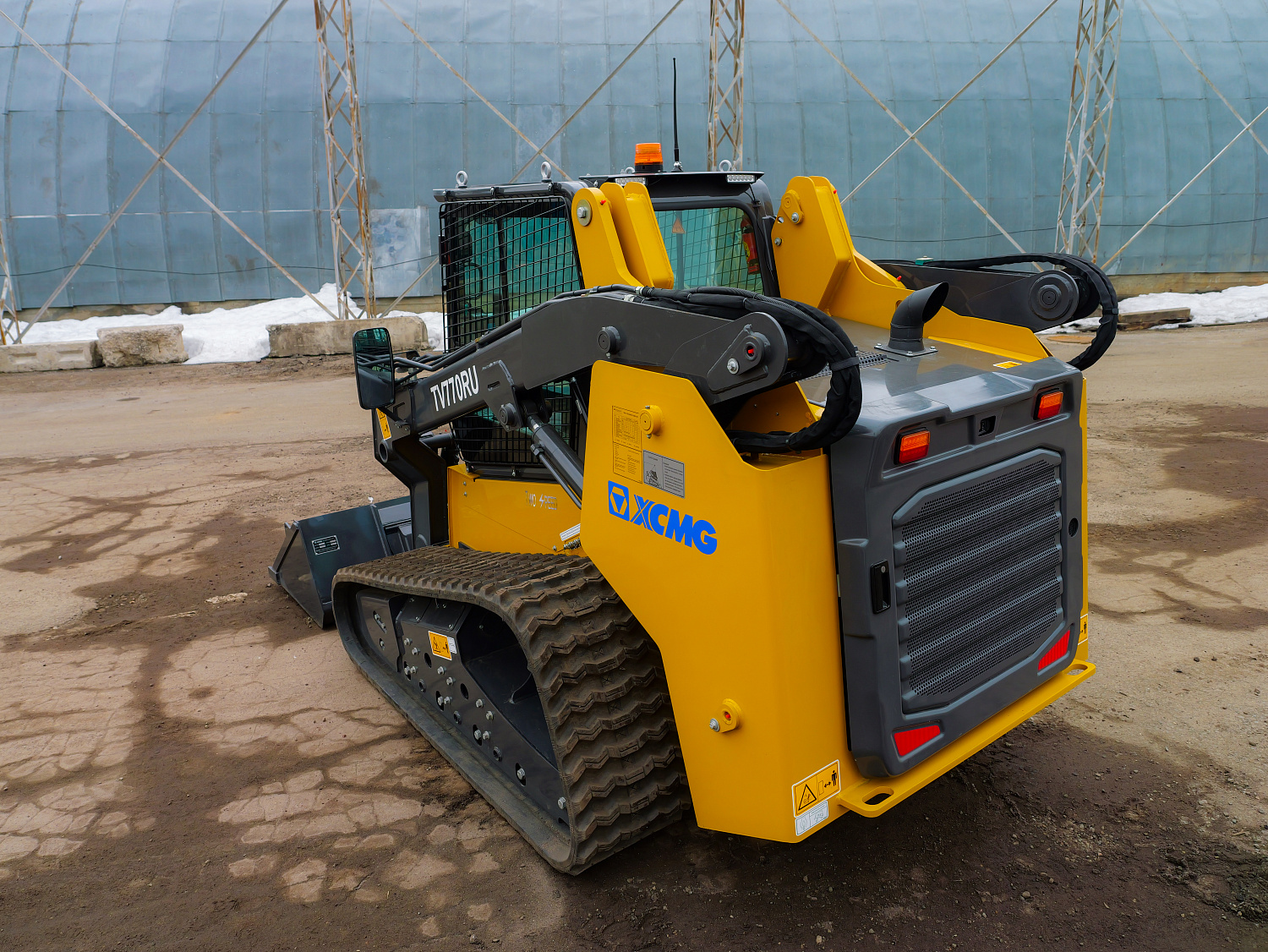 Мини-погрузчик XCMG TV770RU