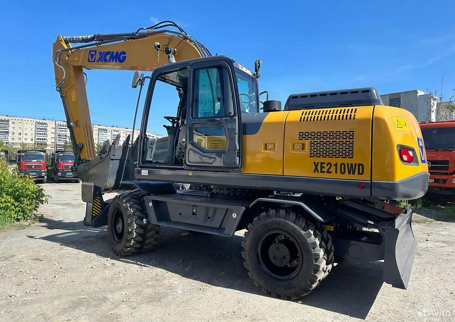 Колесный экскаватор XCMG XE210WD