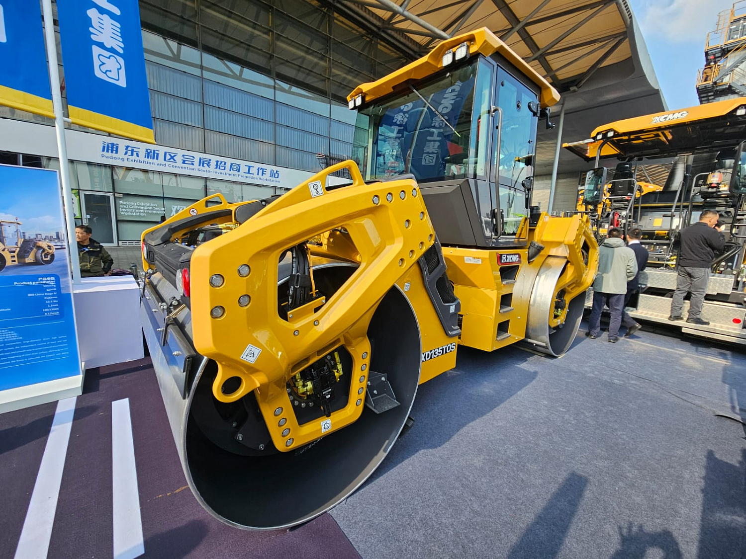 Каток асфальтовый XCMG XD135Т